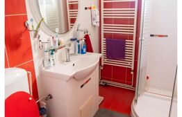 Apartament cu 3 camere, 2 bai, 67mp, balcon deschis, loc parcare, Pandurilor