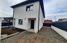 Casa cu 4 camere, 127 mp utili, 500 mp teren, Sancrai