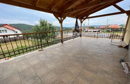 Casa cu etaj, 5 dormitoare, 230 mp, 600 mp suprafață teren, Corunca