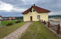 Casa cu etaj, 5 dormitoare, 230 mp, 600 mp suprafață teren, Corunca