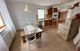 Casa cu etaj, 5 dormitoare, 230 mp, 600 mp suprafață teren, Corunca