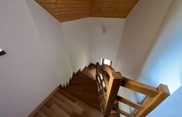 Casa cu etaj, 5 dormitoare, 230 mp, 600 mp suprafață teren, Corunca