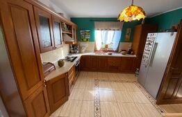 Casa cu 3 camere, 240mp, zona Sangeorgiu