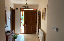 Casa cu 3 camere, 240mp, zona Sangeorgiu