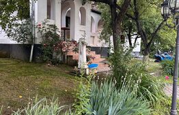 Casa cu 5 camere,300 mp utili,2000 mp teren, in Cerghid