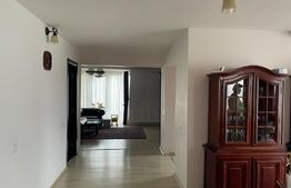 Casă cu 4 camere, 210 mp utili, curte spațioasă, zona Unirii