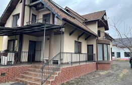 Casă cu 4 camere, 210 mp utili, curte spațioasă, zona Unirii