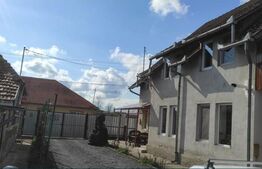 Casa cu 3 camere, 170 mp, Santana de Mures
