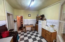 Casa cu 2 camere, 100 mp, teren 400 mp, zona pod Unirii