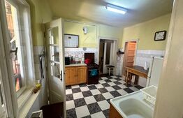 Casa cu 2 camere, 100 mp, teren 400 mp, zona pod Unirii