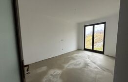 Casa cu 3 camere, 500 mp, zona Corunca