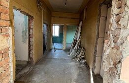 Apartament cu 3 camere, etaj 1, 104 mp cu balcon, Central