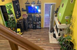 Casa de 3 camere, 120mp, curte comuna, in zona Cetatii Medievale