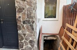 Casa de 3 camere, 120mp, curte comuna, in zona Cetatii Medievale