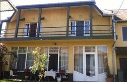 Doua case, 490mp,  zona Libertății