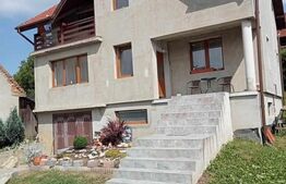  Casa cu 3 camere, 210mp utili, LIVEZENI