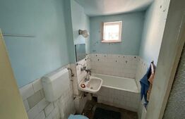 Apartament 3 camere, 64 mp, semidecomandat, cu balcon, Zona Dambu