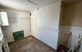 Apartament 3 camere, 64 mp, semidecomandat, cu balcon, Zona Dambu