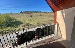 Casă de vânzare 5 camere, cu o suprafață 250 mp, zonă liniștită