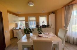 Casă de vânzare 5 camere, cu o suprafață 250 mp, zonă liniștită