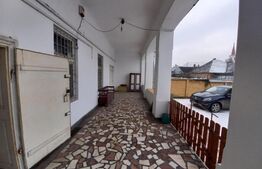 Casa boiereasca, 300 mp si 1890 mp teren, semicentral, in Ludus