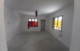 Casa boiereasca, 300 mp si 1890 mp teren, semicentral, in Ludus