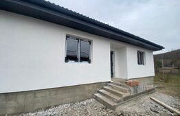  Casa individuala 83 mp, teren 438 mp, Remetea