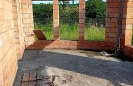 Teren cu casa in constructie,600 mp,Sangeorgiu de Mures