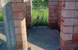 Teren cu casa in constructie,600 mp,Sangeorgiu de Mures