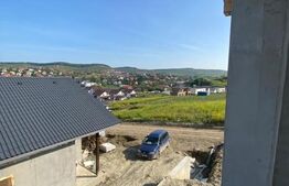  2 case, 138 mp, cu curte individuala de 500mp, in Livezeni 