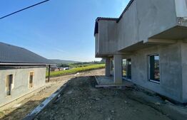  2 case, 138 mp, cu curte individuala de 500mp, in Livezeni 