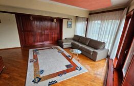 Casă de vânzare de 380mp utili și 3500 mp teren în Sângeorgiu de Mureș