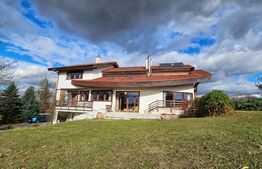 Casă de vânzare de 380mp utili și 3500 mp teren în Sângeorgiu de Mureș