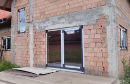 Casa duplex in rosu Santana