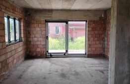 Casa duplex in rosu Santana