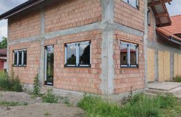 Casa duplex in rosu Santana