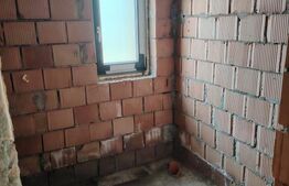 Casa duplex in rosu Santana