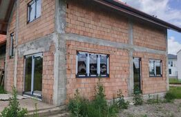 Casa duplex in rosu 119 mp Santana