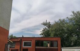  Casa in curte comuna, formata din doua corpuri, teren 345mp