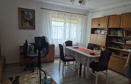  Casa in curte comuna, formata din doua corpuri, teren 345mp