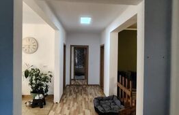 Casa deosebita cu 3 camere si spatiu comercial in Sangeorgiu de Mures