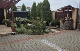 Doua case, Unirii, curti separate