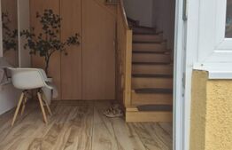 Doua case, Unirii, curti separate