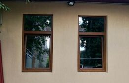 Casa 2 camere curte comuna cu acces separat zona centrala