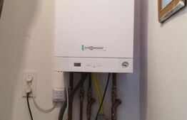 Casa 2 camere curte comuna cu acces separat zona centrala