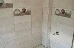 Casa 2 camere curte comuna cu acces separat zona centrala