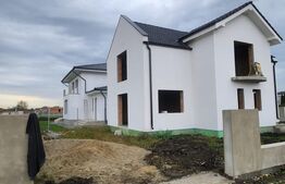 Casa cu 4 camere de vanzare in Santana de Mures