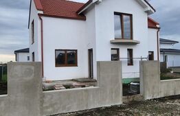 Casa cu 4 camere de vanzare in Santana de Mures