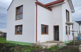 Casa cu 4 camere de vanzare in Santana de Mures