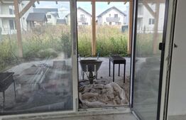 Casa in rosu cu 1500 mp teren 